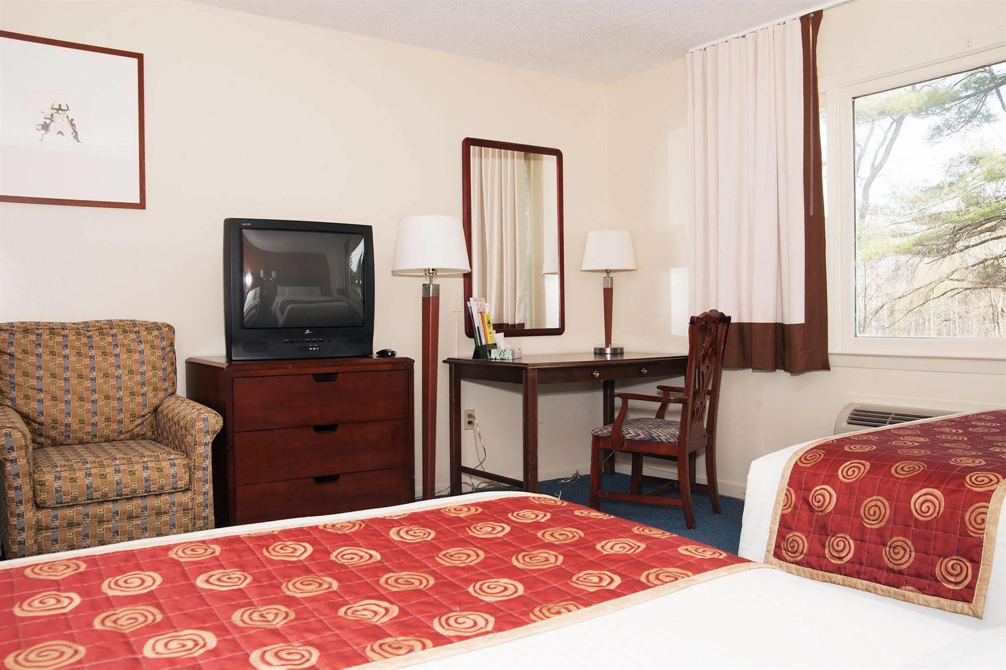 Red Carpet Inn And Suites Plymouth Exterior foto